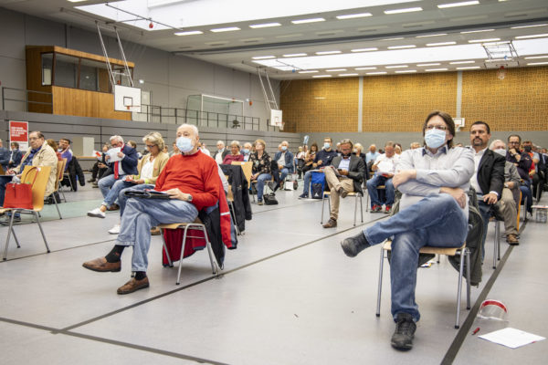 Sitzen auf Abstand, ein Parteitag in Covid19 Zeiten