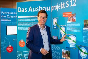 Dierk Timm auf der VRS Wanderausstellung zur S-Bahn